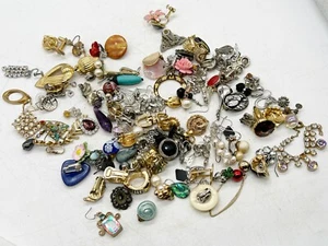 VINTAGE JOB LOT COLLECTION ODD EARRINGS BEADS RECYCLE RE USE CRAFT JEWELLERY - Picture 1 of 8