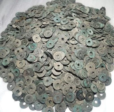 lot 100 pcs ancient chinese coins treasure found by metal detector - Image 1 of 3