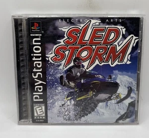 Sled Storm PlayStation 1 PS1 completo CIB etichetta nera testato e funzionante IMPERDIBILE - Foto 1 di 4