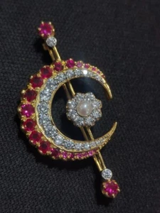 Beautiful 2CT Round Cut Lab-Created Ruby Moon Brooch Pin 14K Yellow Gold Plated - Picture 1 of 5