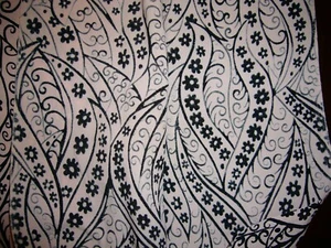 Stunning pink print silk crepe, vintage, 4 1/2 yards x 36" - Picture 1 of 3