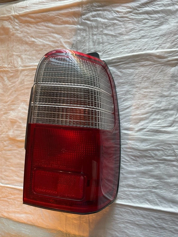Conjunto de luz trasera - Rt, Toyota 4Runner 1999, 8156135120, 8156135121, usado Foto 1 de 4