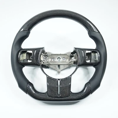 Volante de fibra de carbono personalizado para Jeep Wrangler JK Foto 1 de 4