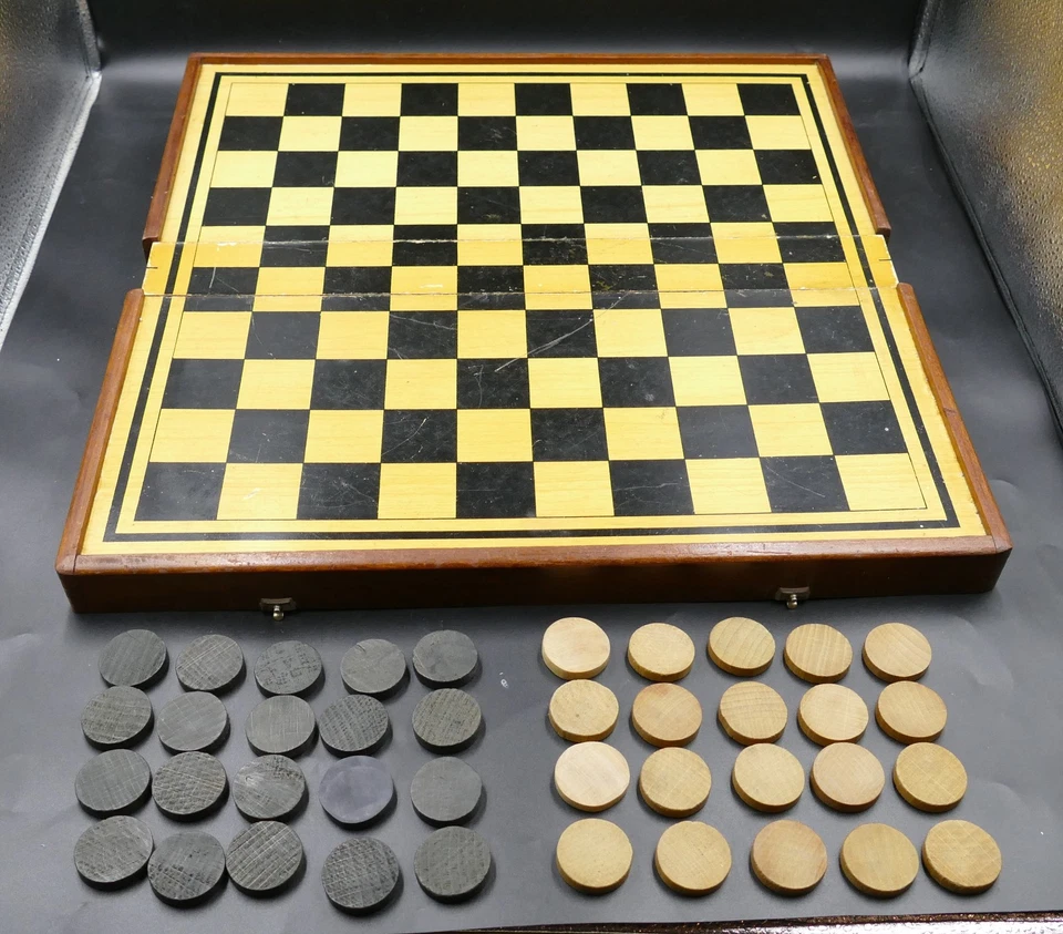 Jeux de dame ancien - Photo 1/4