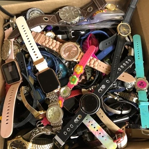 CA. 18 PFUND MODE MIX KONVOLUT UHREN TEILE ARMBÄNDER GROSSPACKUNG DAMEN HERREN - Bild 1 von 8