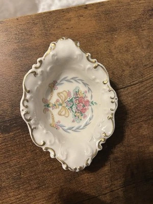 Plato de baratija o anillo Foto 1 de 4