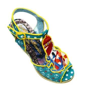 Sandalia con plataforma de cuña Irregular Choice Lighthouse 6,5, 7 ancla giratoria redonda Foto 1 de 4