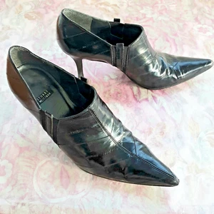Stuart Weitzman Women's Pump Size 7 1/2, Pointed Shootie Heel Black Leather Shoe - Picture 1 of 8