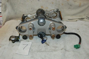 2001 SUZUKI GS500E TOP TRIPLE CLAMPS W/ IGNITION, KEY AND TRUNK LATCH - Bild 1 von 7