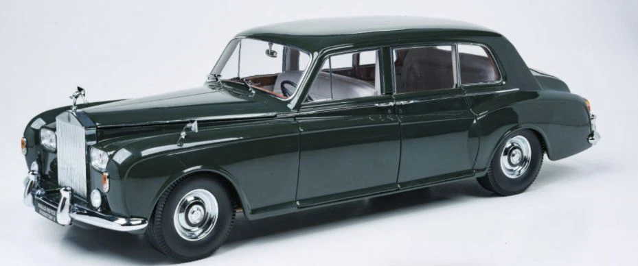 Paragon Rolls Royce Phantom V Racing Green (RHD)  1:18 Scale - Image 1 of 1
