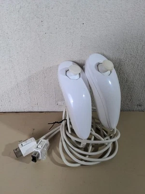 Lote de 2 Nintendo Wii Nunchuk Nunchuck RVL-004 Original OEM Envío Rápido Foto 1 de 4