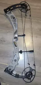Elite Carbon ERA bow 25.5" - 31" set at 30" 70lbs Sienna Brown - Picture 1 of 3