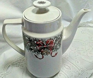 Macy's MPD The Cellar 8 Cups HOLIDAY WREATH Christmas 1995 Coffee Tea Pot/Lid - Picture 1 of 10