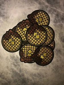 Waffel mit Butter und Sirup 2" gestickter Aufnäher - Bild 1 von 3