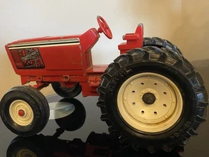 ERTL International STK 415 Vintage Diecast Metal Farm Tractor 1/16 Scale - Red - Picture 1 of 8
