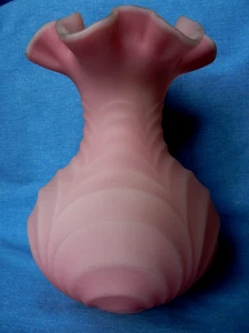 Authentic Fenton Handmade Pink Vintage Drapery Ruffled Rim Vase 8 Tall Beautiful - Picture 1 of 4
