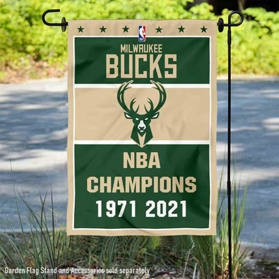 Milwaukee Bucks 2 veces campeones de baloncesto jardín patio bandera Foto 1 de 4