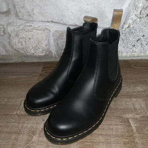 Dr. Martens Boots Mens 8 Womens 9 Chelsea Boot Vegan 2976 Black Felix Rub Off - Picture 1 of 12
