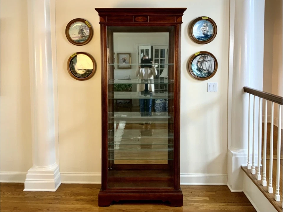 Vintage Illuminated Mahogany And Glass Vitrine Display Cabinet - Image 1 of 4