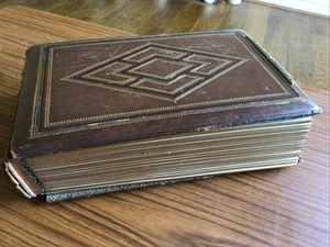 ÁLBUM VICTORIANO ANTIGUO ~ 100 TARJETAS DE GABINETE DE CARTA DE VISITA PEQUEÑAS ~ álbum encontrado - Imagen 1 de 11