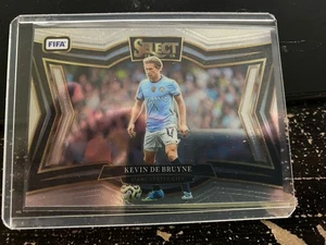 Panini Select FIFA 2024-25 - Nivel de campo Kevin de Bruyne #226 Silver Prizm - Imagen 1 de 2