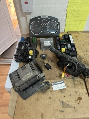 VAUXHALL ZAFIRA B MK2 1.9 CDTI 150 Z19DTH KIT ECU AUTO SET SERRATURA 55566279 UVJ33 - Immagine 1 di 4