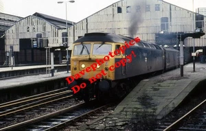 Original 35mm Eisenbahn Dia (R87) 47561 @ Manchester Victoria 1983 - Bild 1 von 1