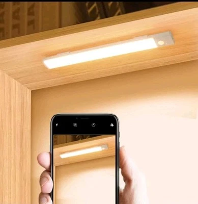 Luce LED con sensore di movimento 30cm,barra lampada notturna ricaricabile USB - Immagine 1 di 4