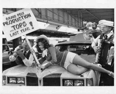 1976 Pontiac Grand Prix Production Sets New Record Press Photo and Release 0040 - Image 1 of 2