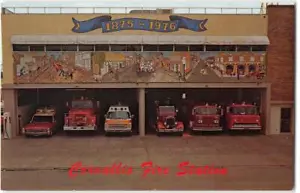 Postal 1976 del Departamento de Voluntarios de Oregon Estación de Bomberos Corvallis Camiones de Bomberos - Imagen 1 de 2