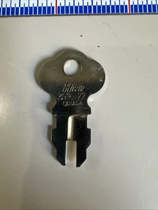 10x Ilco 3916-22 Key Blanks For Vintage Cloth Roll Towel Dispenser NOS - Picture 1 of 5