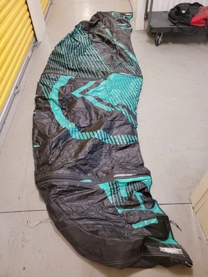 Liquid Force Kite WOW V3 5M and carrying bag - Image 1 of 4