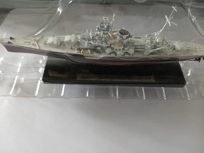4 Atlas editions Scharnhorst & Yamoto Bismarck  & HMS Hood Collection With Box - Image 1 of 4