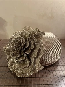 Gold lahme Turban Stil Hut riesige Blume Brosche, Kirche Hochzeit Cocktail - Bild 1 von 7