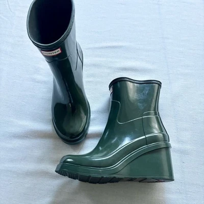 Botas de lluvia Hunter verde oscuro con cuña refinada 7 Foto 1 de 4
