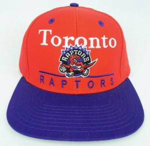 CAPPELLO BERRETTO TORONTO RAPTORS NBA STILE VINTAGE SNAPBACK PIATTO BILL RETRO 2 TONI NUOVO! - Foto 1 di 5