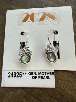 1928 2028 Jewerly Set: Mother Of Pearl Necklace 14” & Matching Earrings Green - Image 1 of 4