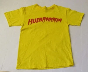 WWE Hulk Hogan Hulkamania Logo Yellow T-Shirt 2018 Small S Pro Wrestling - Bild 1 von 9