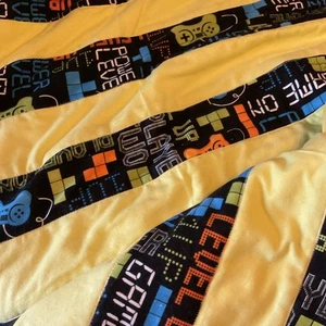 Handgefertigte Flanell Streifen Schoßdecke 40x60 Spielzeit.  - Bild 1 von 6