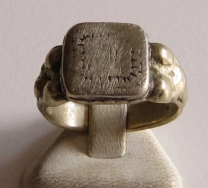 AMAZING SILVER MEN'S RING FROM 18/19 th c.WITH ENGRAVING ON THE TOP # 78C - Picture 1 of 7