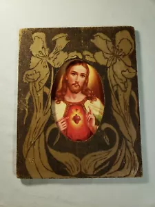 JESUS CHRIST HOLDING THE SACRED HEART IN ANTIQUE WOODEN VINTAGE FRAME FRAMED - Picture 1 of 6