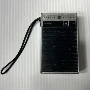 Vintage GE General Electric Pocket AM Solid State Transistor Radio - Picture 1 of 4