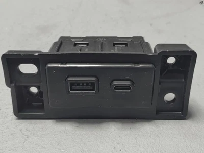 Concentrador de enchufe de puerto USB trasero para consola central OEM 2024-2025 Buick Envista Foto 1 de 4