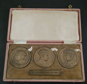 BOXED 1936 THE THREE BRITISH KINGS 3 BRONZE MEDAL SET - TURNER & SIMPSON - Picture 1 of 5