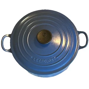 Vintage Le Creuset Francia 4,5 cuartos Horno holandés redondo con tapa #24 - azul usado - Imagen 1 de 24