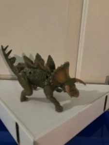 Jurassic World JW Bashers & Biters Green STEGOCERATOPS Hasbro 2015 Action Figure - Picture 1 of 11