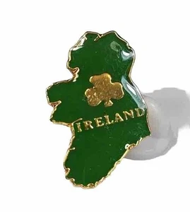 New Ireland Travel Souvenir Lapel Pin Map Shape Green & Gold Allied - Picture 1 of 2