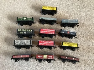 Bundle Of 13 PECO Model Railway Trucks Rolling Stock - Picture 1 of 4