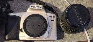 Cámara SLR PENTAX MZ-60 con lente macro Sigma 28-80 mm 1:3,5-5,6 necesita batería nueva - Imagen 1 de 3