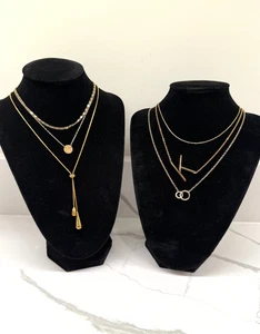 Konvolut 6 goldfarbene geschichtete Halsketten | moderne Ketten, Initiale 'K', Tropfen Anhänger - Bild 1 von 4